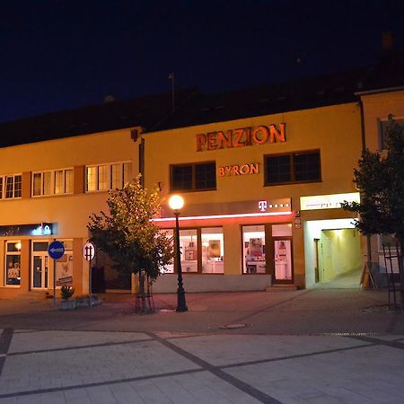 Byron Hotel Zlaté Moravce Exterior photo