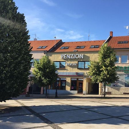 Byron Hotel Zlaté Moravce Exterior photo