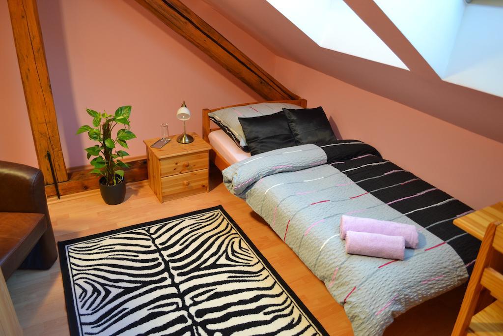 Byron Hotel Zlaté Moravce Room photo