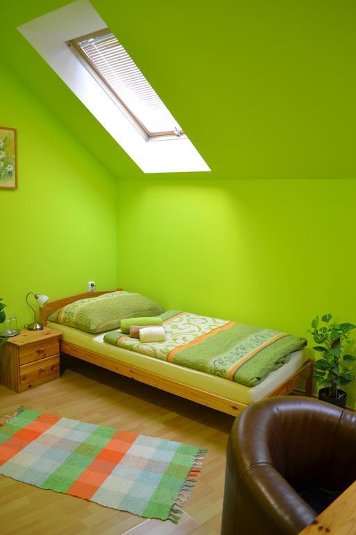 Byron Hotel Zlaté Moravce Room photo