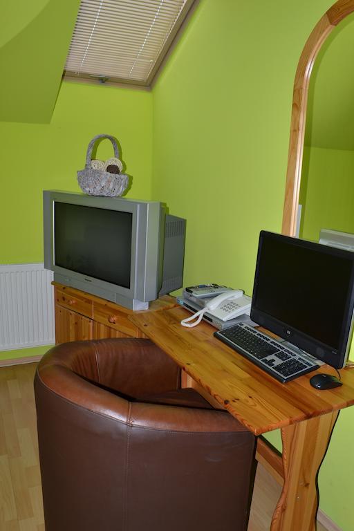 Byron Hotel Zlaté Moravce Room photo