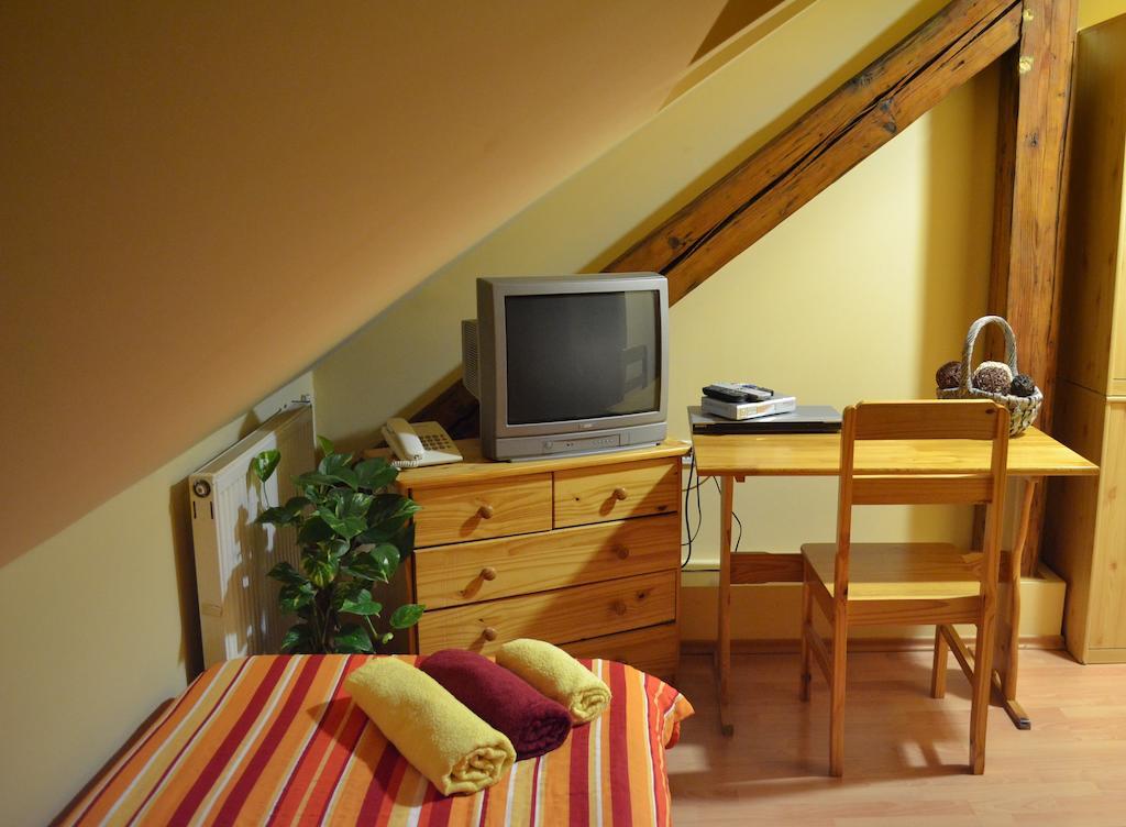 Byron Hotel Zlaté Moravce Room photo