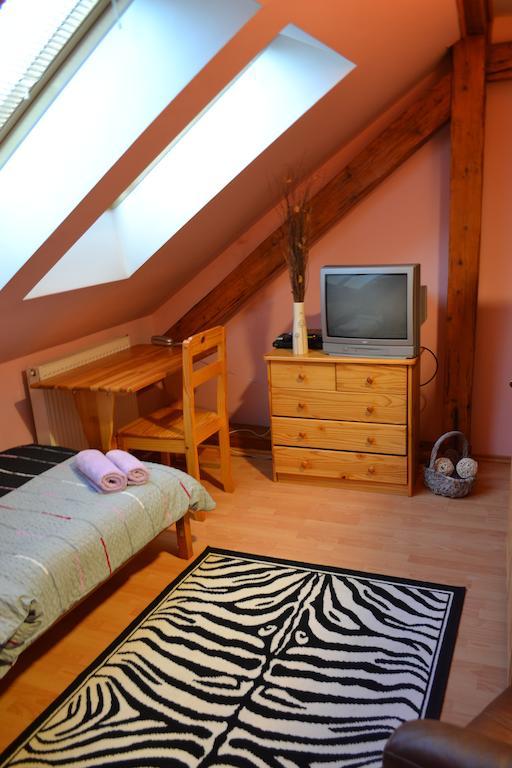 Byron Hotel Zlaté Moravce Room photo