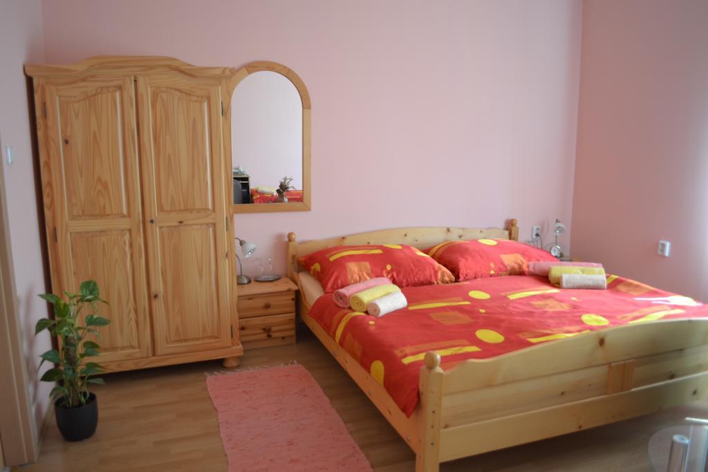 Byron Hotel Zlaté Moravce Room photo