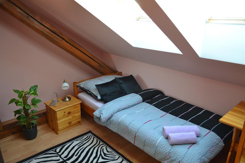 Byron Hotel Zlaté Moravce Room photo
